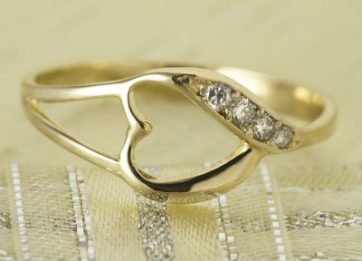 Szívvirág gyűrű brillel